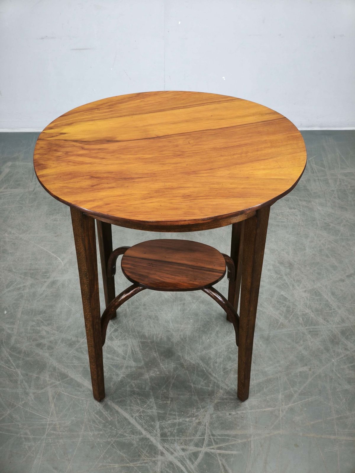 photo for sale Thonet No. 207 Bentwood Ovale Tafel door Mazowia, Polen, jaren 1910