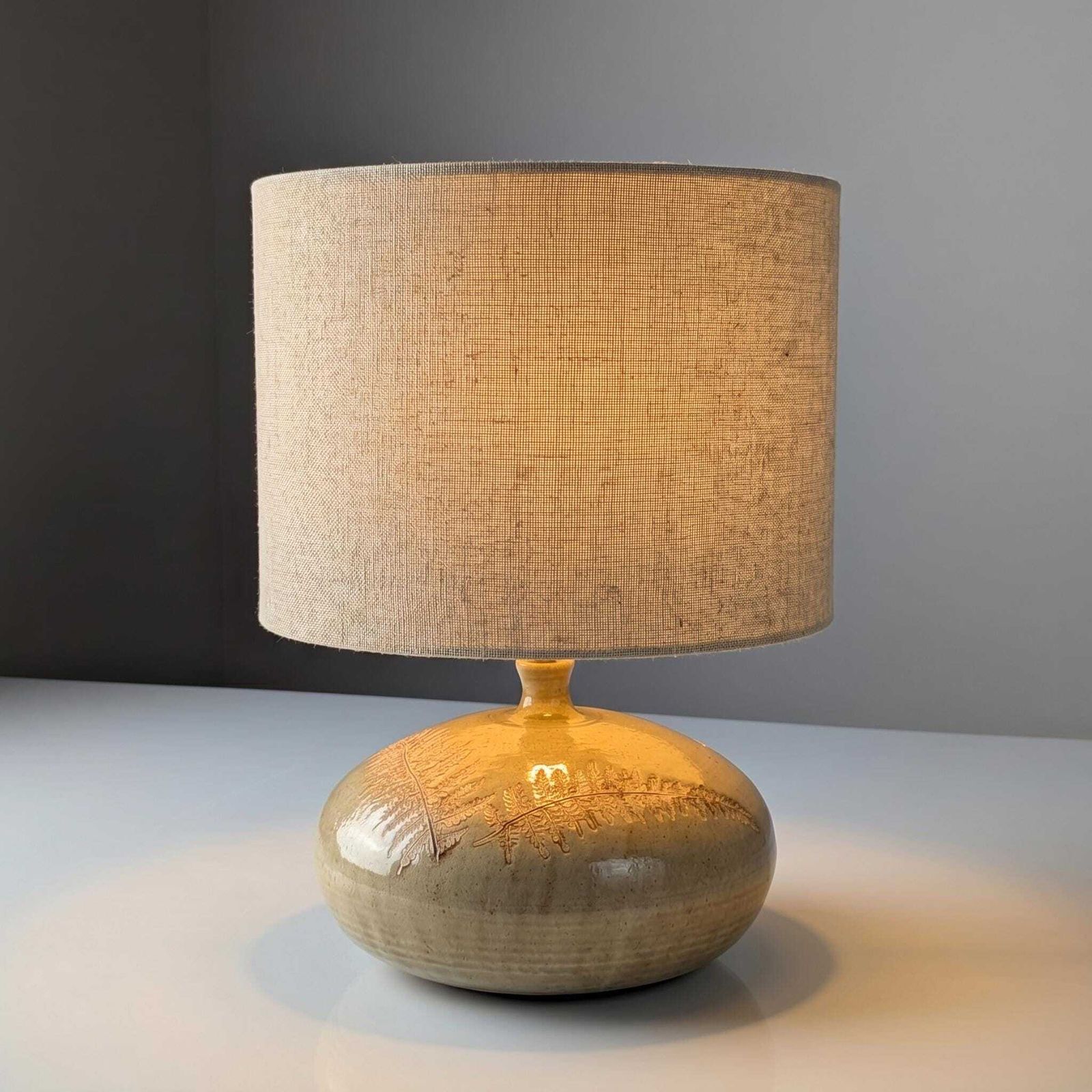 Lampe de table mid-century, années 1960, en grès émaillé, dans le style de Roger Capron