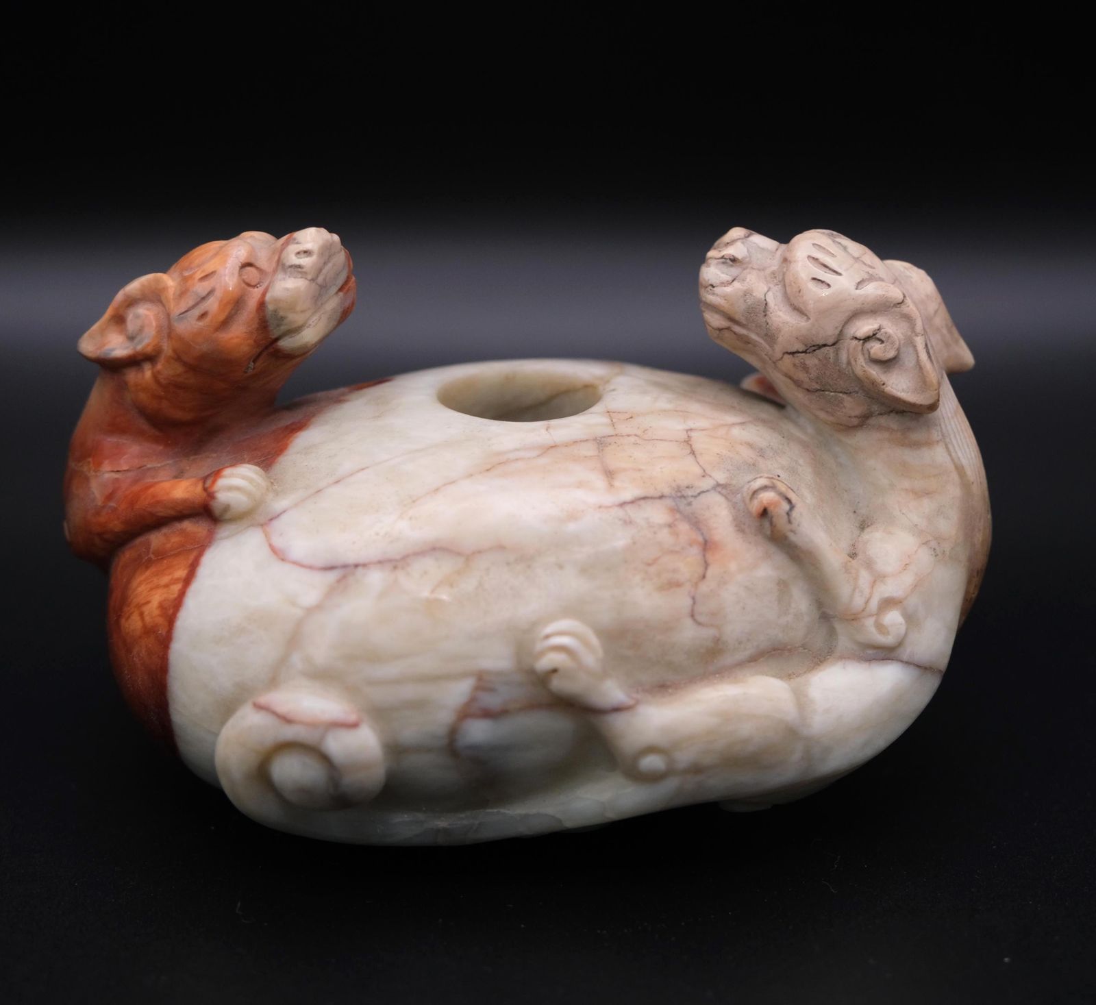 Chinees gesneden hardsteen chilong draak waterdruppelaar / penseelwasser, 20e eeuw, scholar's desk piece