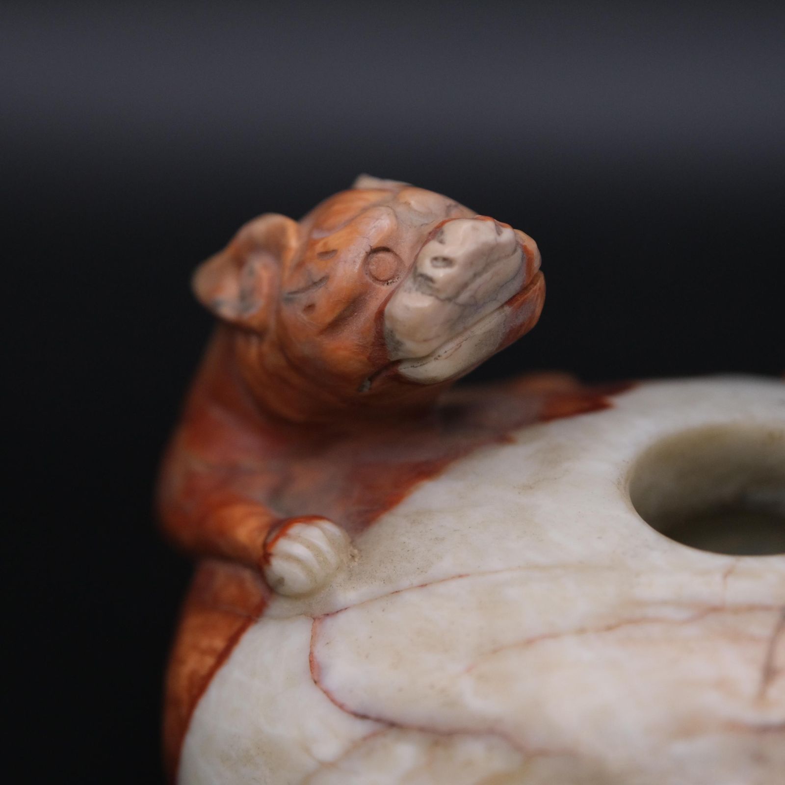 Chinees gesneden hardsteen chilong draak waterdruppelaar / penseelwasser, 20e eeuw, scholar's desk piece photo Woonaccessoires