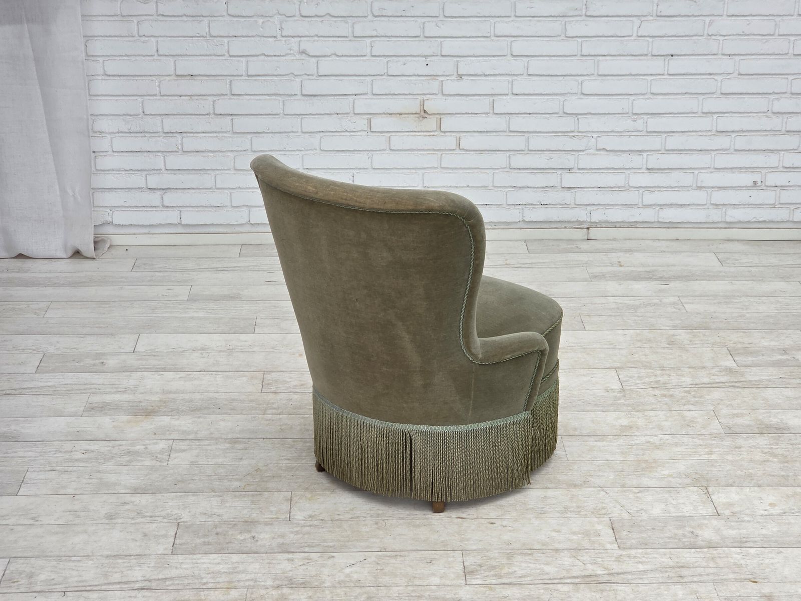 photo for sale Ca. jaren 1970, Deense fauteuil, groen meubelvelours.