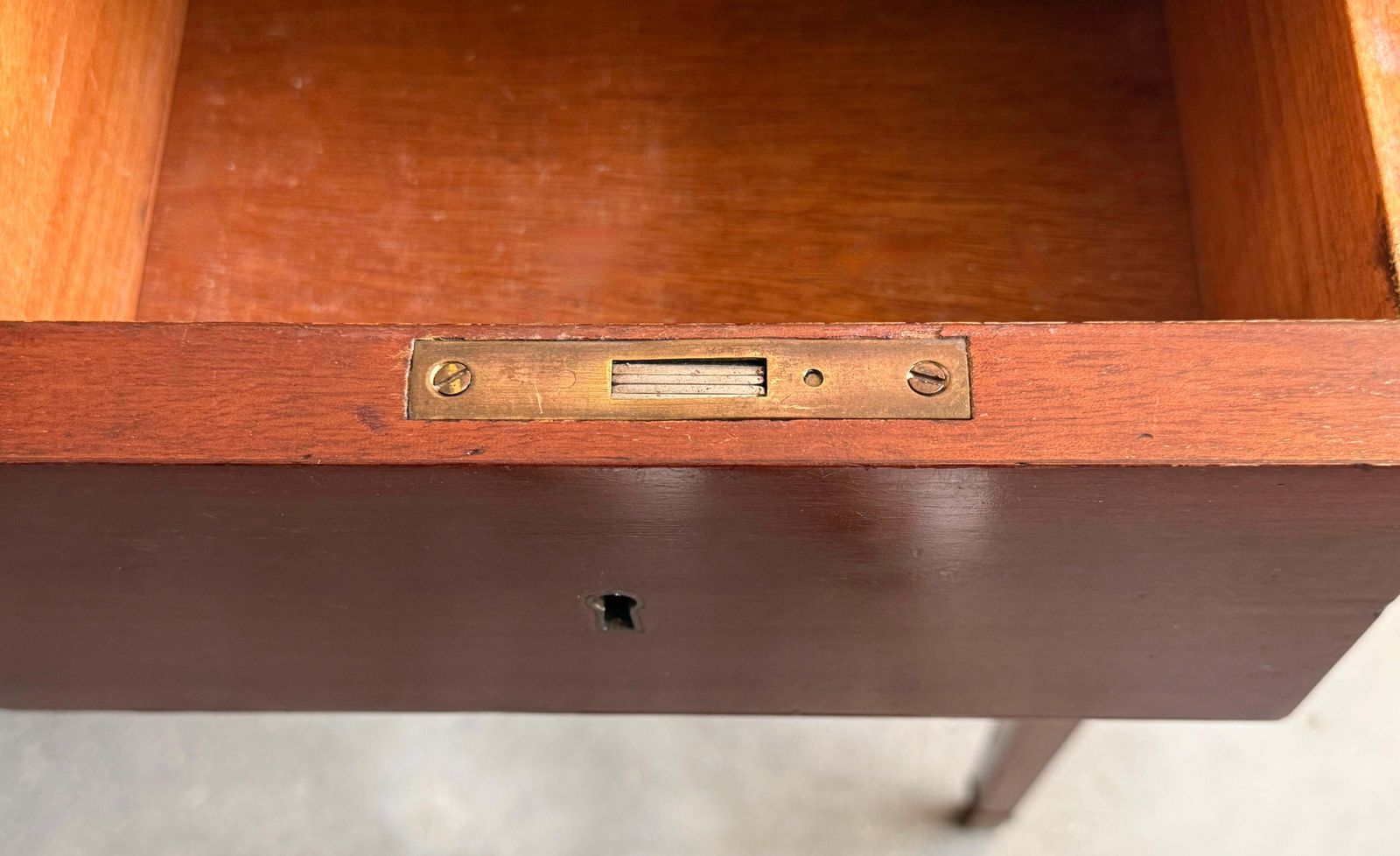 photo vintage Antique Neoclassical Mahogany Writing Desk With Brass Inlays And Three Drawers