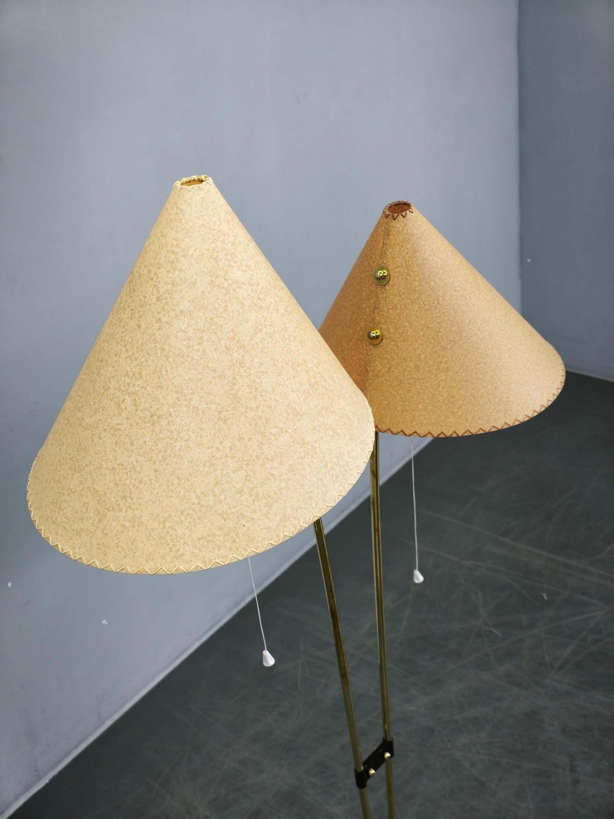 photo furniture Lampadaire tchèque années 1960 à double abat-jour en papier fait main, style japonais