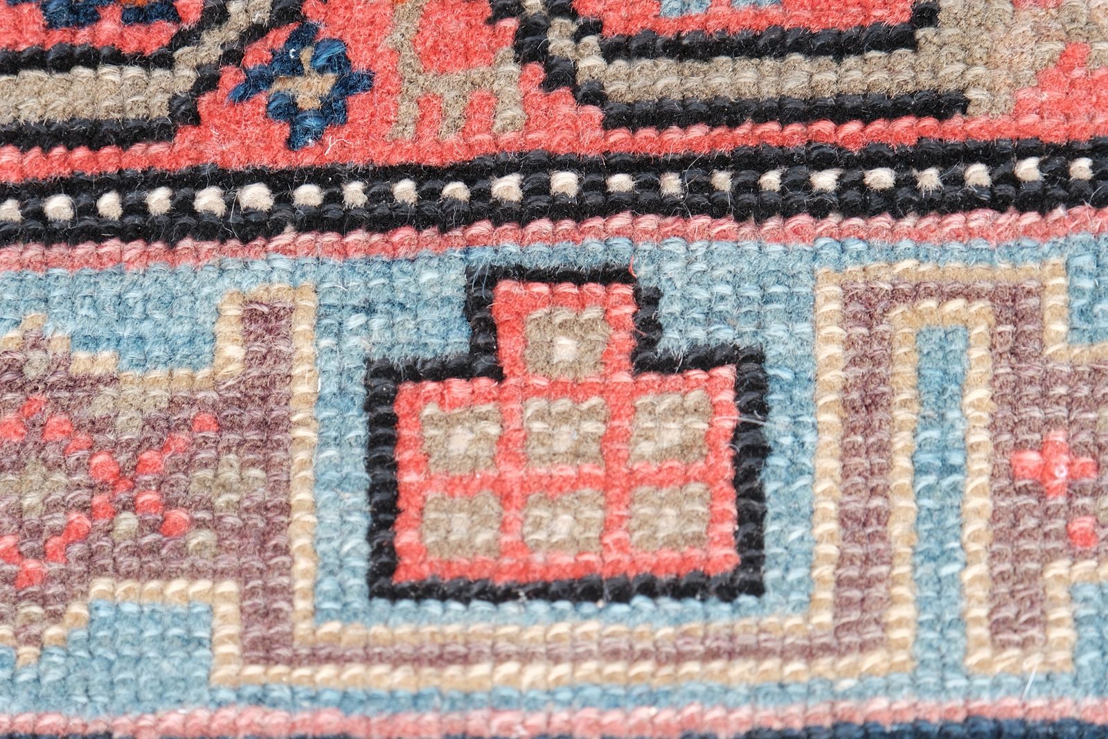 500.0 Antiek vloerkleed in twee tinten, roze en blauw photo