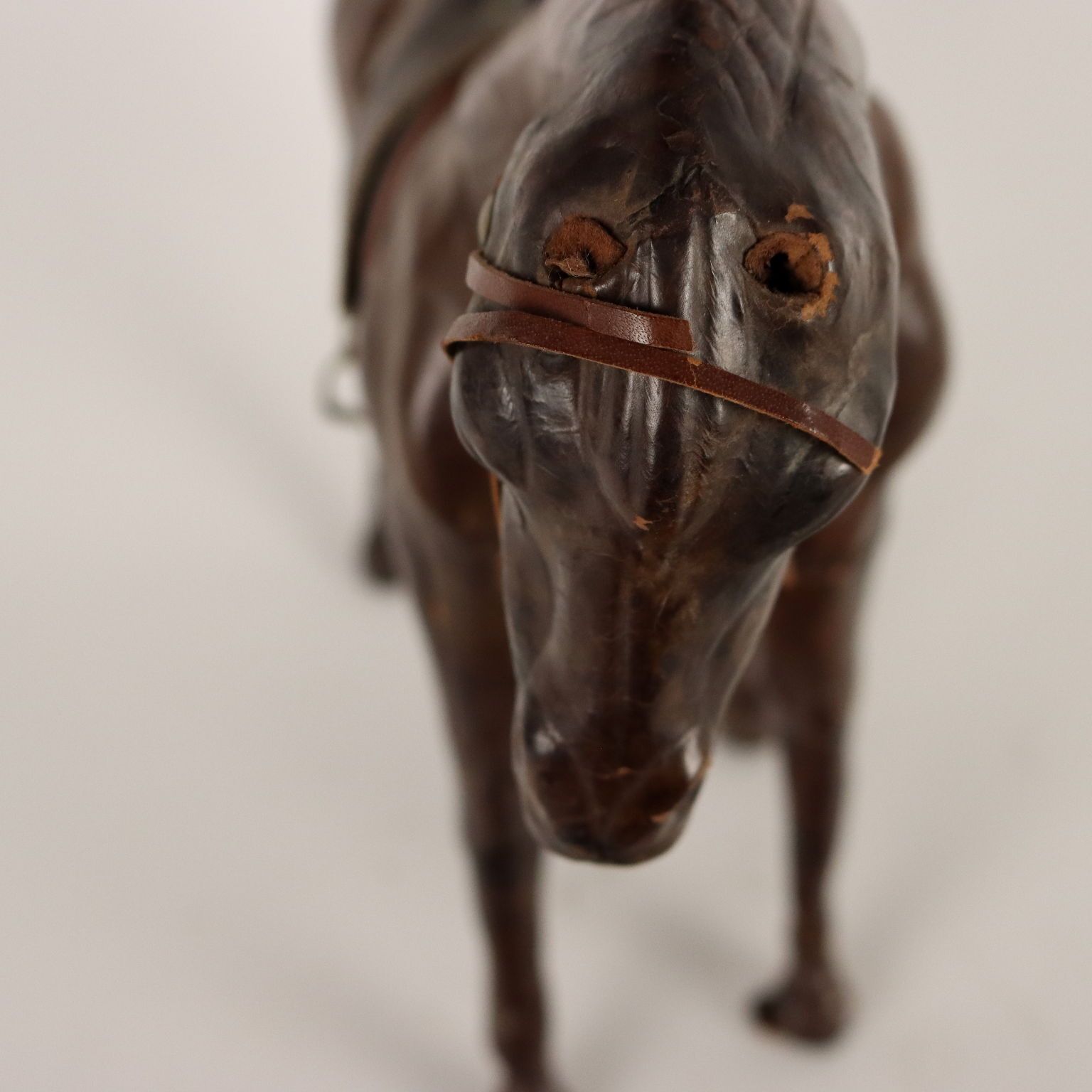 Paard in leer en papier-maché, 19e-20e eeuw photo for sale