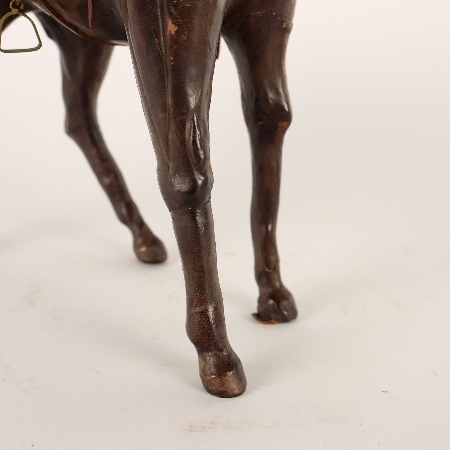 Paard in leer en papier-maché, 19e-20e eeuw photo vinterior