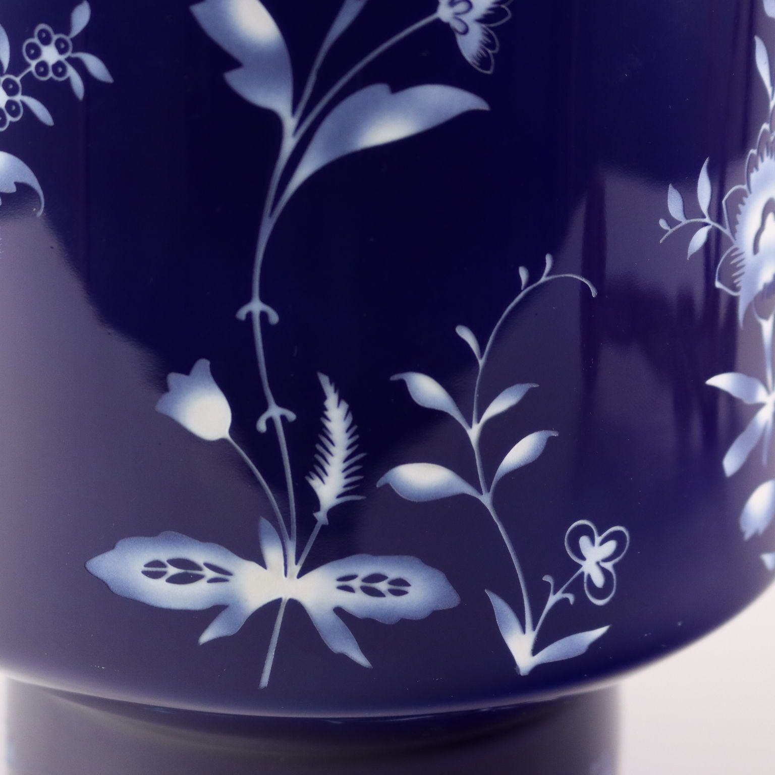 Vintage Vase Vista Alegre By Mendel Heit Porcelain XX Century photo vinterior