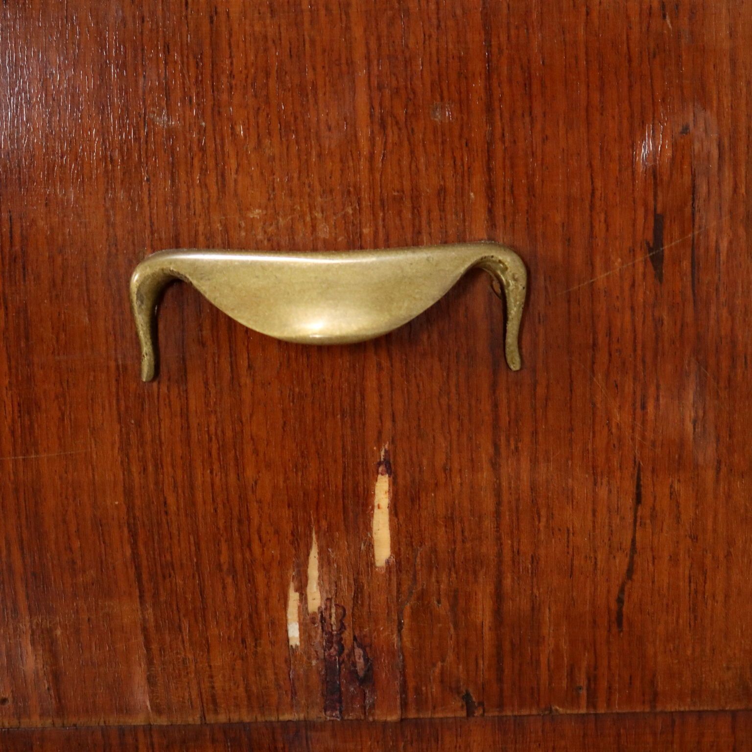 Armoire vintage en bois, plateau en verre, Italie, années 1950-1960 photo vintage