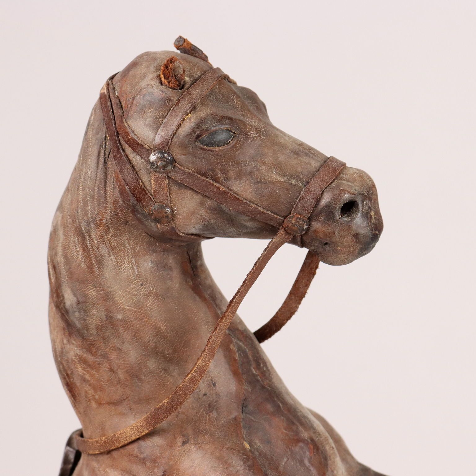 Cheval cabré recouvert de cuir d'époque, Italie, XXe siècle photo for sale