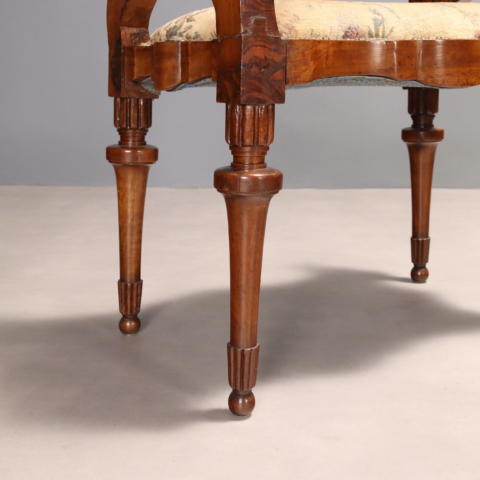 Ensemble de chaises Art déco en noyer et loupe de noyer, Italie, XIXe siècle photo vinterior