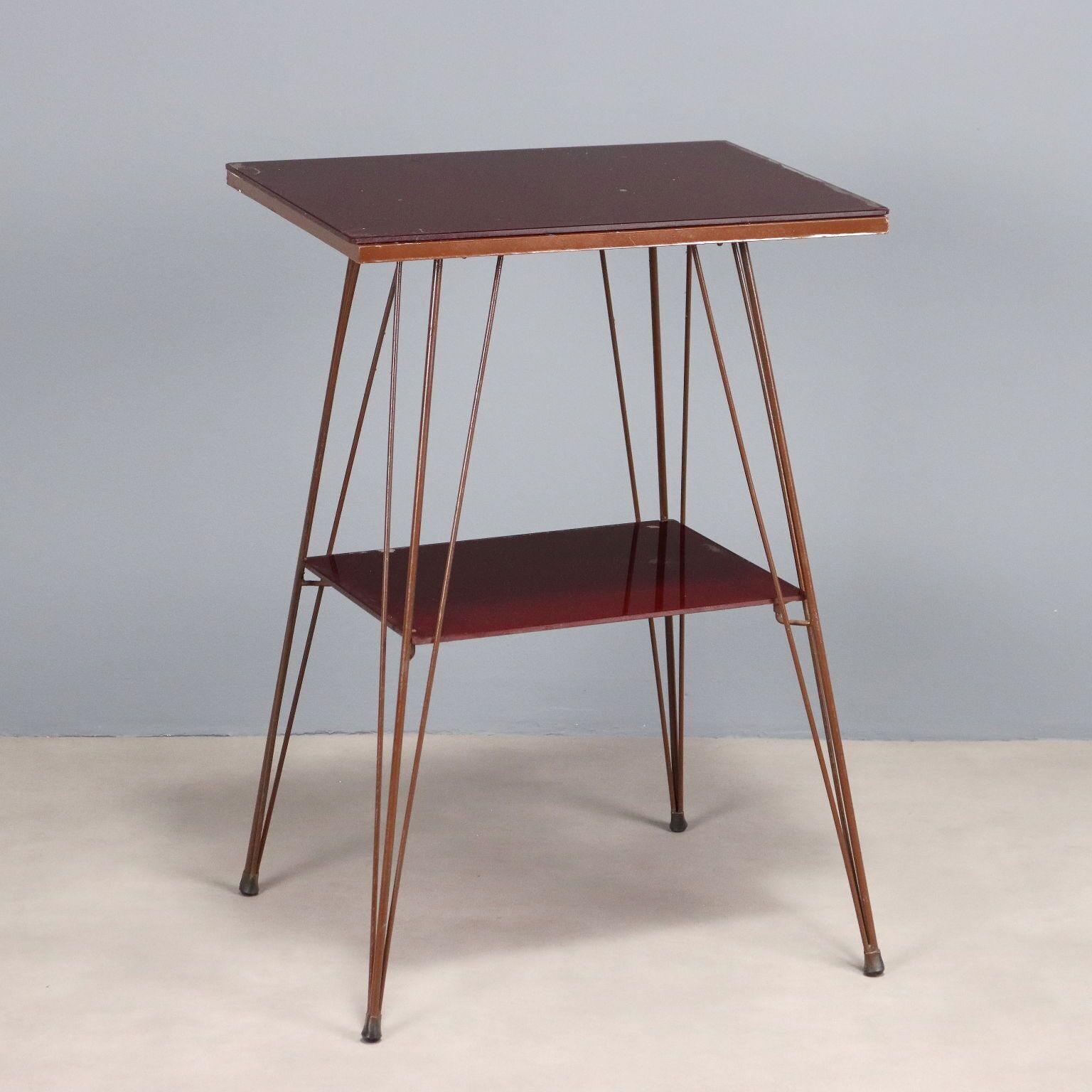 Table d'appoint vintage à double plateau en verre et structure en métal, Italie, années 1960
