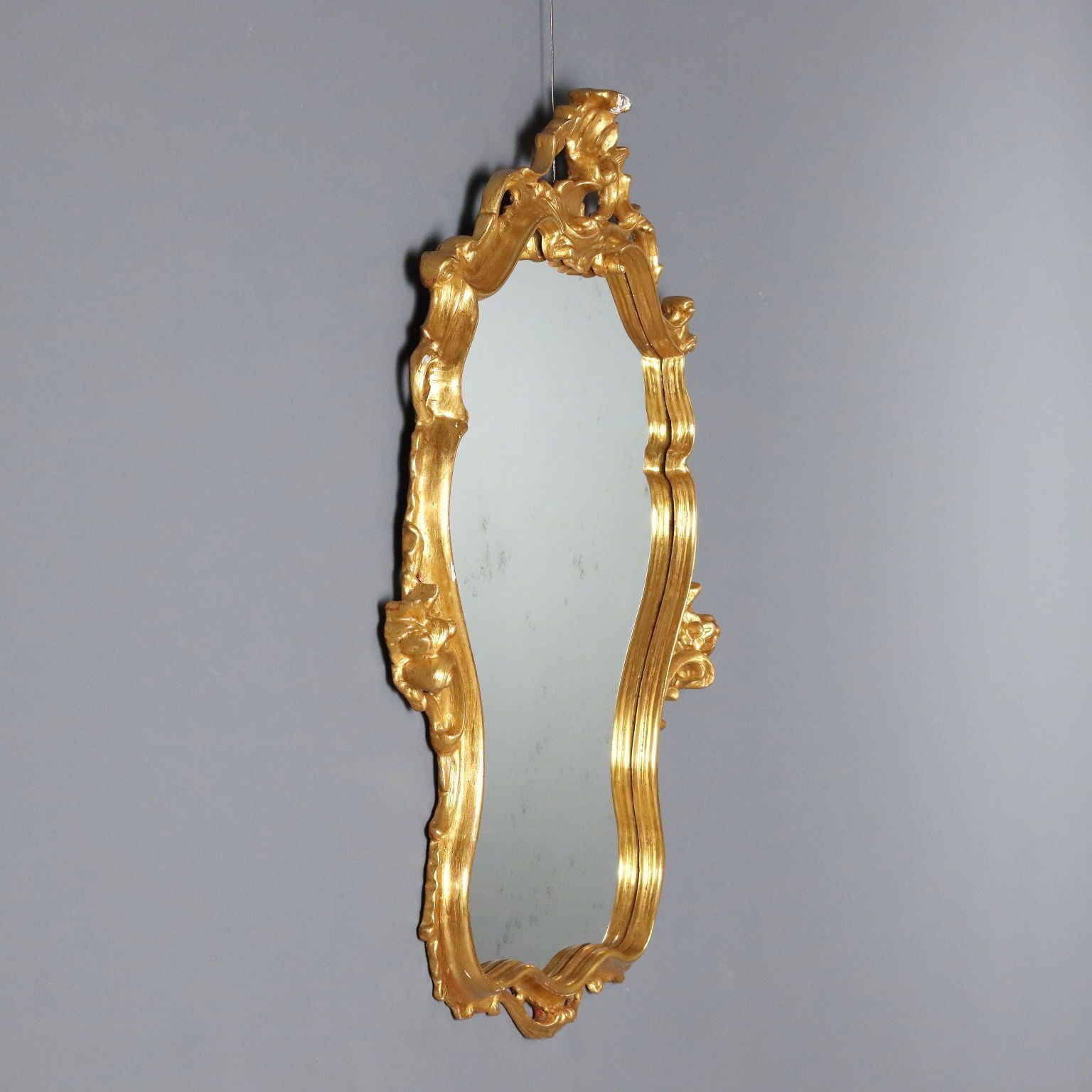 Miroir de style Barocchetto en bois doré sculpté photo for sale