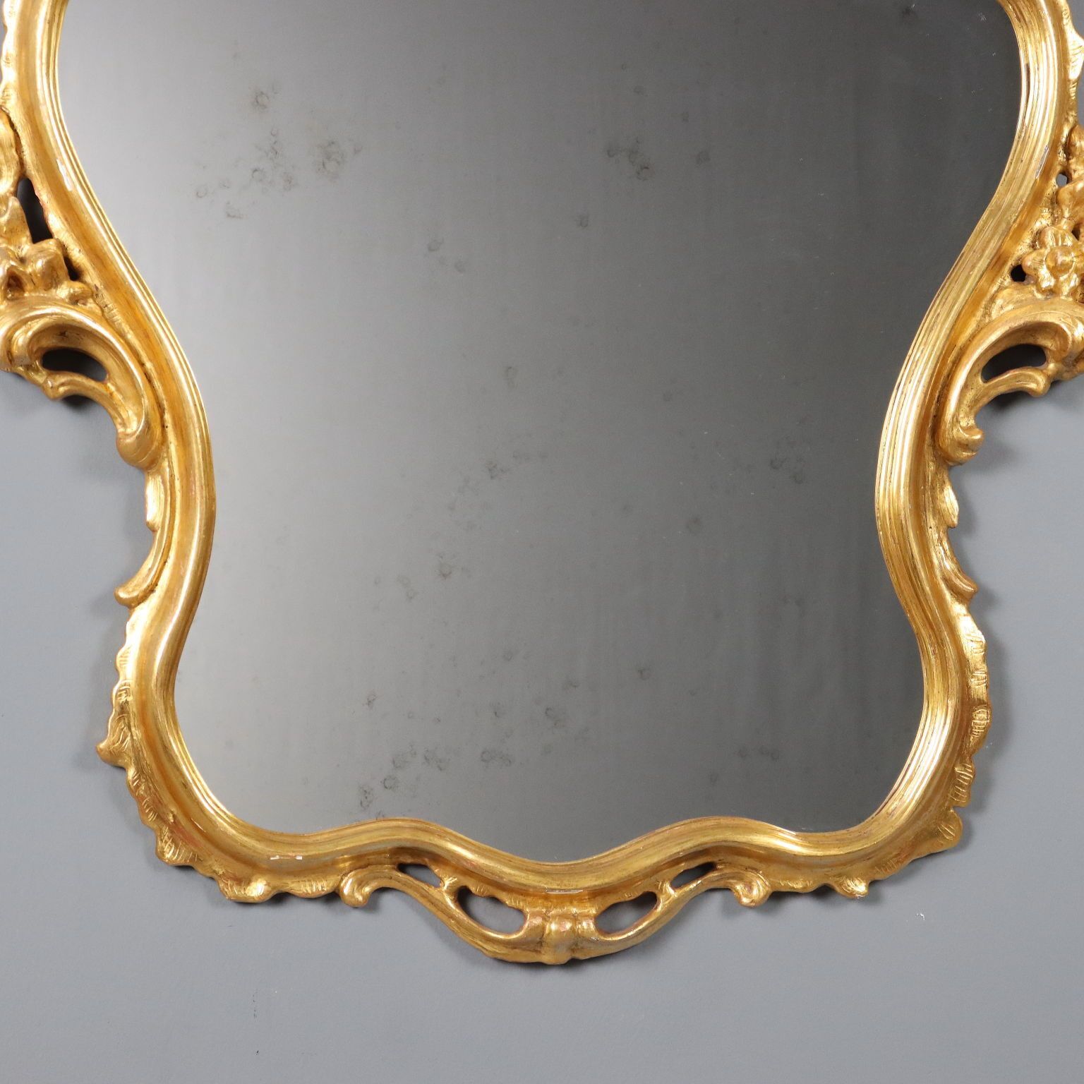 Miroir de style Barocchetto en bois doré sculpté photo buy