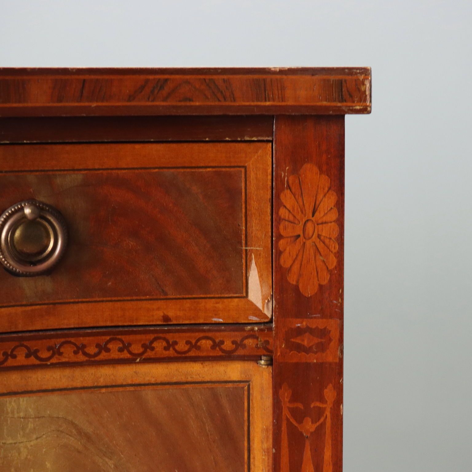Victoriaanse stijl mahonie dressoir met inlegwerk photo buy