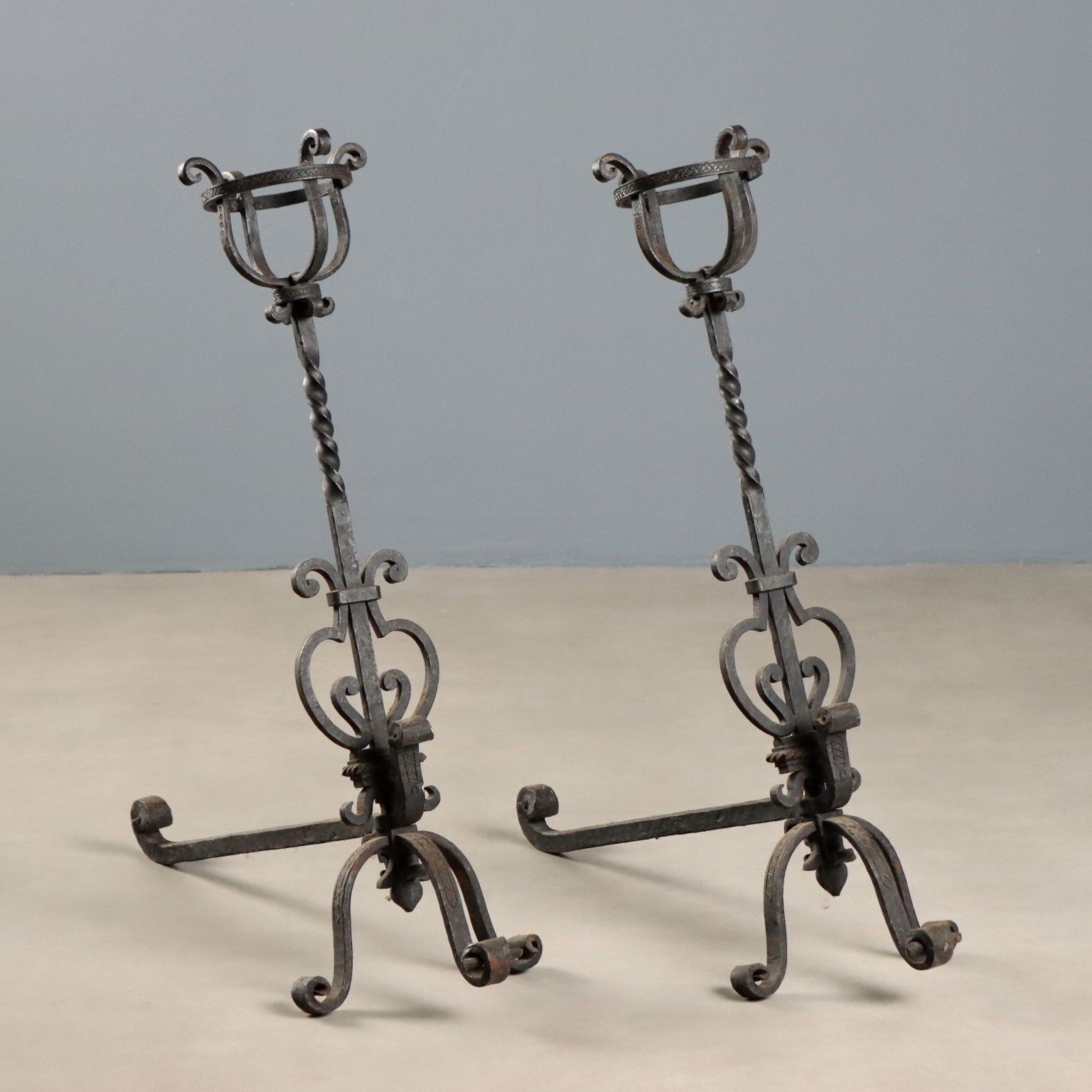 Chenets d'époque en fer forgé décoratifs, Italie, XIXe-XXe siècle