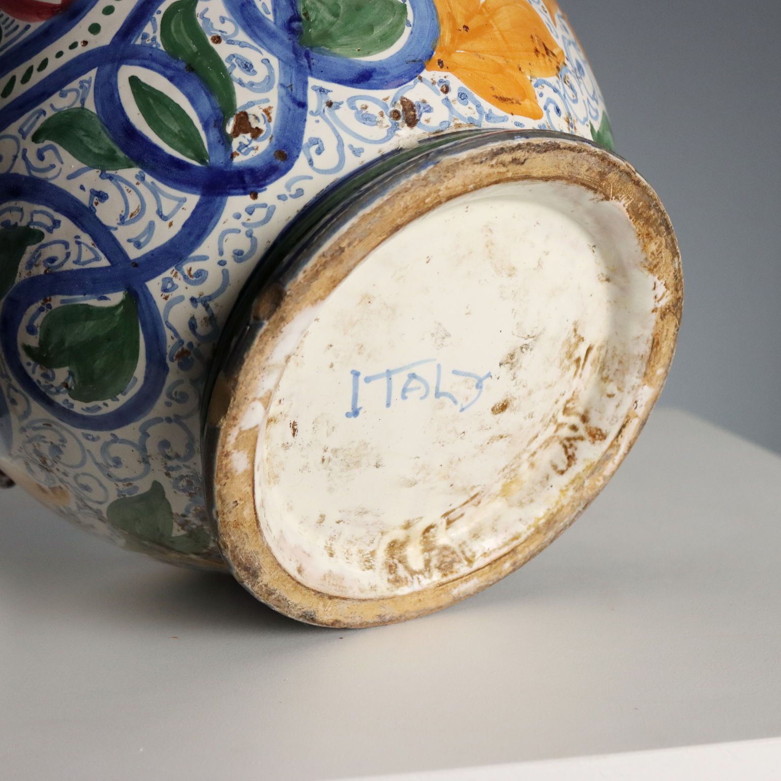 Woonaccessoires Antiek Amphora handgeschilderd majolica Italië 20e eeuw photo