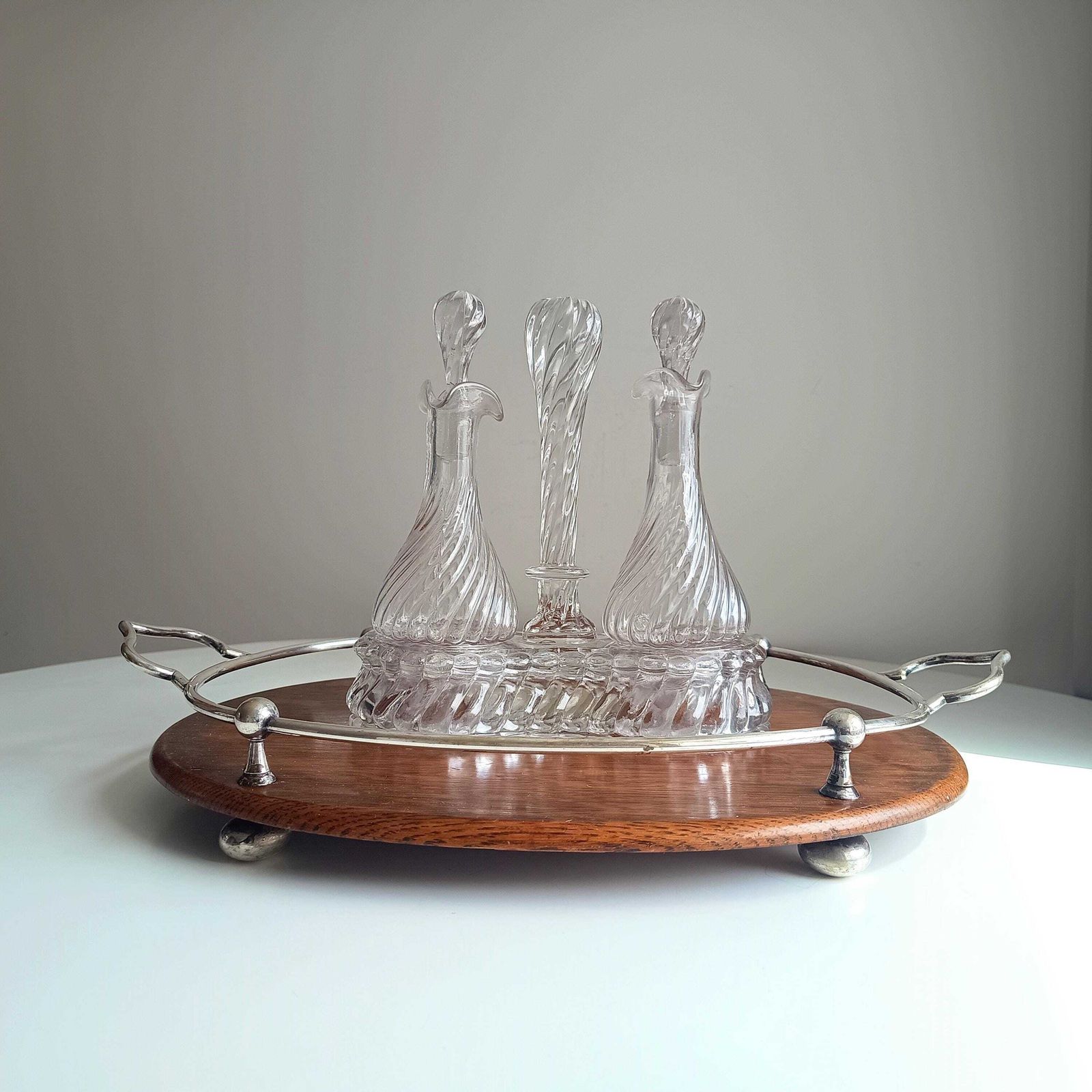 Gesigneerde Baccarat Crystal Bambous Tors Olie- en Azijnset Depose Merk jaren 1890 photo for sale