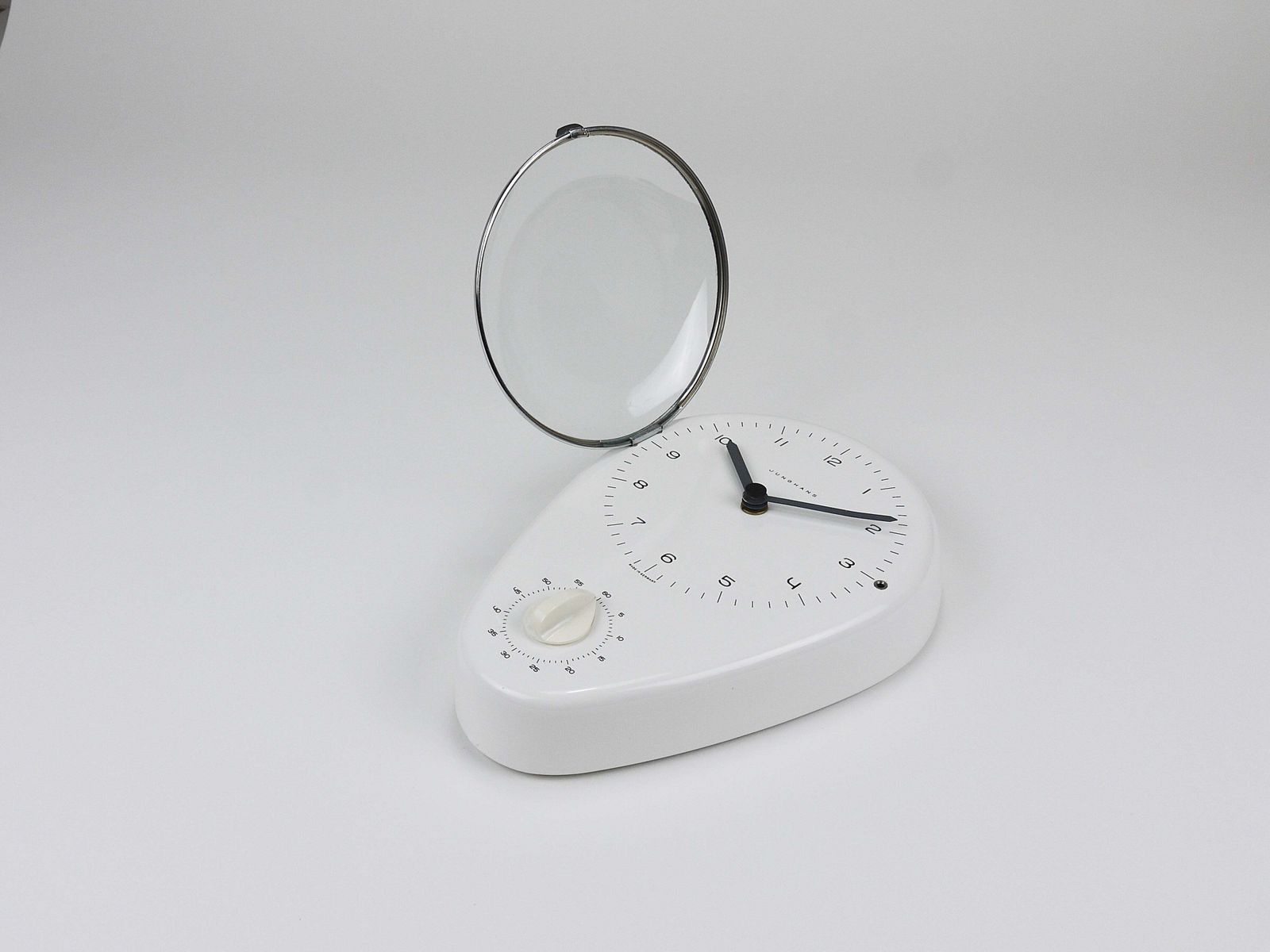 photo furniture Max Bill Witte Wandklok & Timer Mid-Century Modern, Junghans Duitsland, jaren 1950