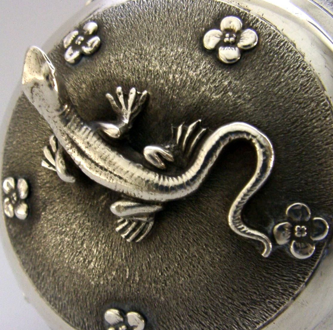 Boîte à thé en argent massif 800 avec lézard, Italie, vers 1950, 185 g photo furniture