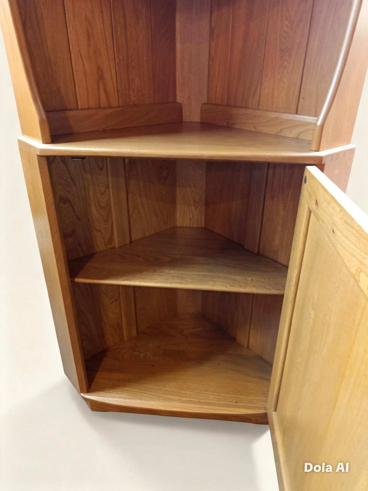 Ercol Elm Corner Display Cabinet, C.1990s photo vinterior