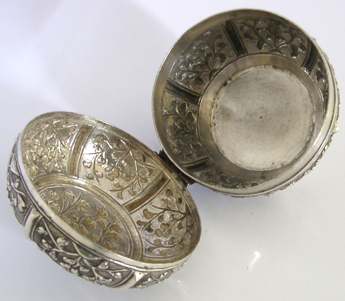 Indo-Chinees exportzilver, massief zilveren doos, ca. 1900, 88 g photo 245.0