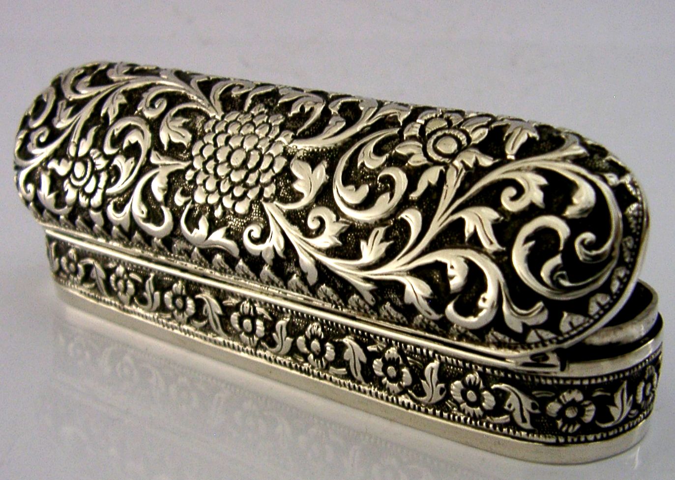 Indian 92g Solid Silver Box Kutch C1890 Antique
