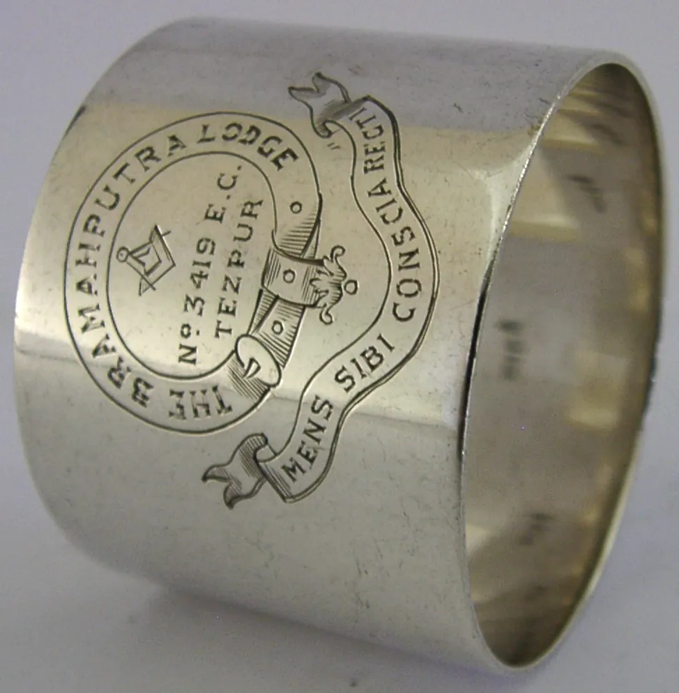 Rond de serviette en argent massif indien, 44 g, Bramahputra Lodge No. 3419, 1956 photo Décoration