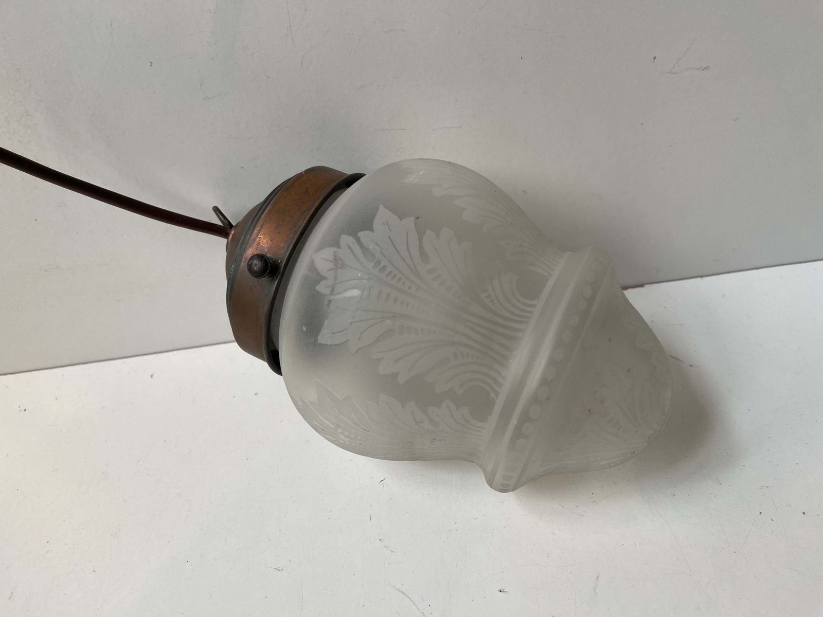 Suspension d'époque de style édouardien en verre gravé et cuivre, années 1910 photo 563.0