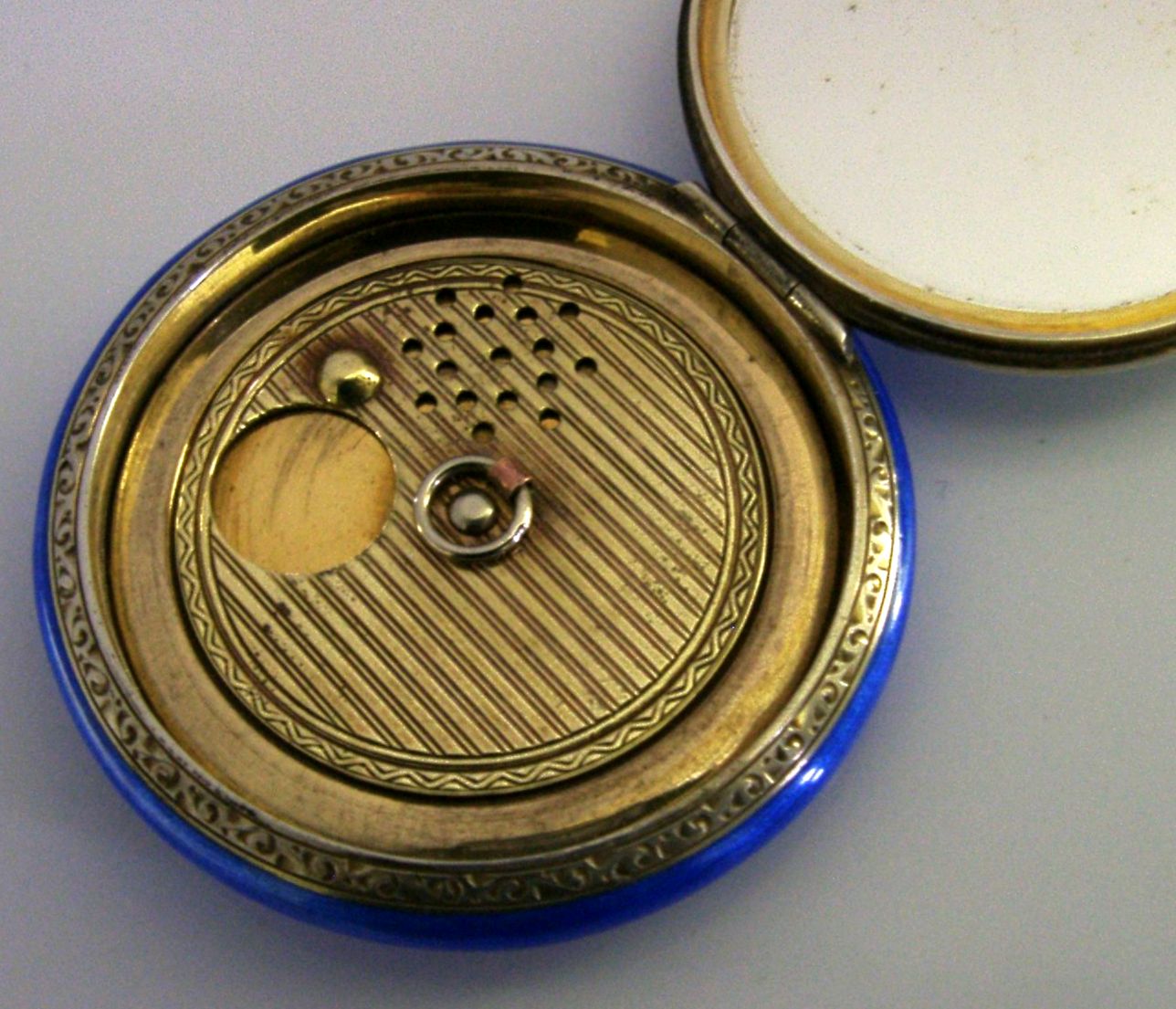 photo furniture Antiek Sterling Zilveren Email Compact 1927, Handgeschilderd