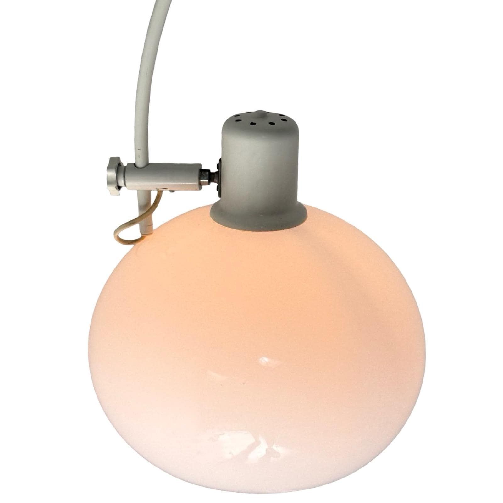 photo furniture Dijkstra   Rare Model   Space Age Design / Mcm Floor Lamp With Acrylic Shade   White