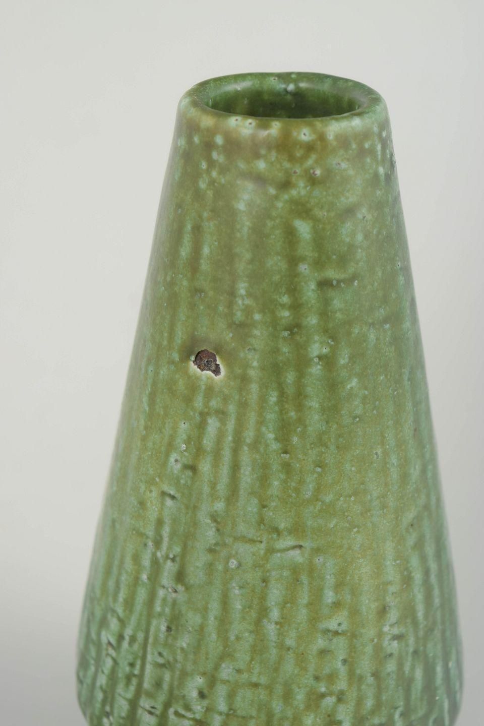 Vase en grès Nymølle, glaçure verte coulante, par Gunnar Nylund, Danemark photo furniture