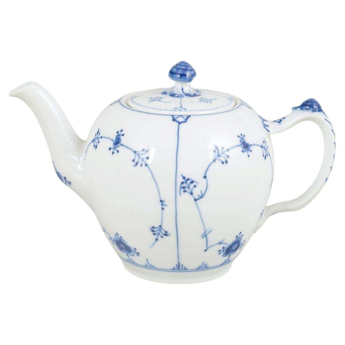 Royal Copenhagen. Blue Fluted Plain theepot in porselein, eind 20e eeuw.