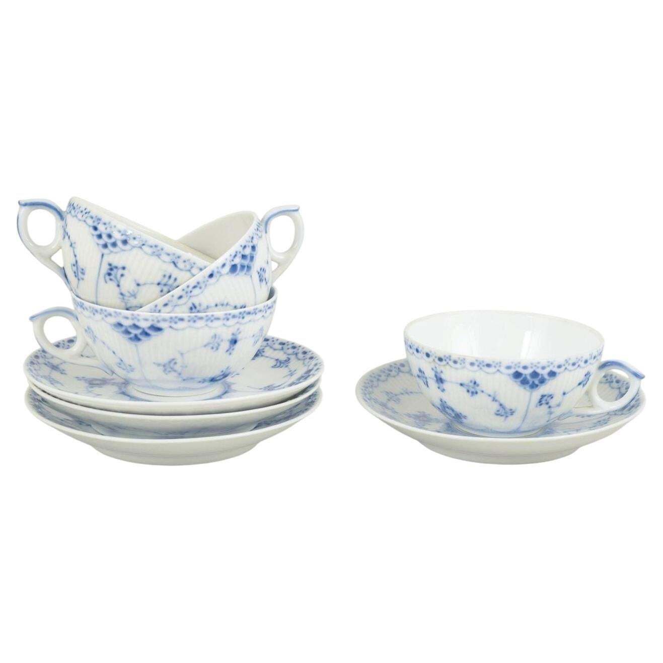 Royal Copenhagen. Service de 4 tasses à thé avec soucoupes. Motif Blue Fluted Half Lace.