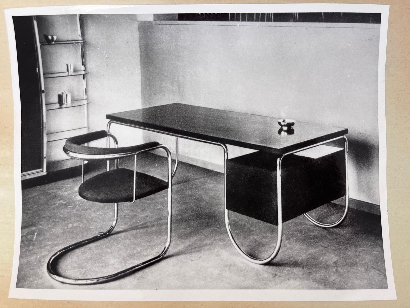 Originele foto van Bauhaus buisstalen chromen bureau met stoel, jaren 1930, jaren 1950 photo Meubels