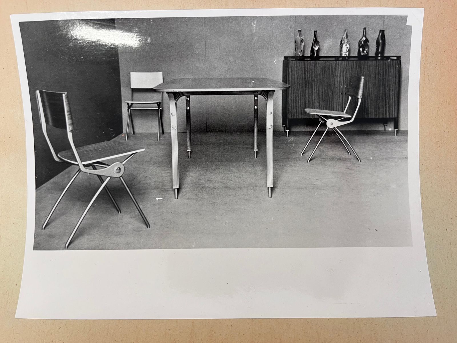 Set originele foto's van Tecno Milano meubels, 1950, Italië photo for sale