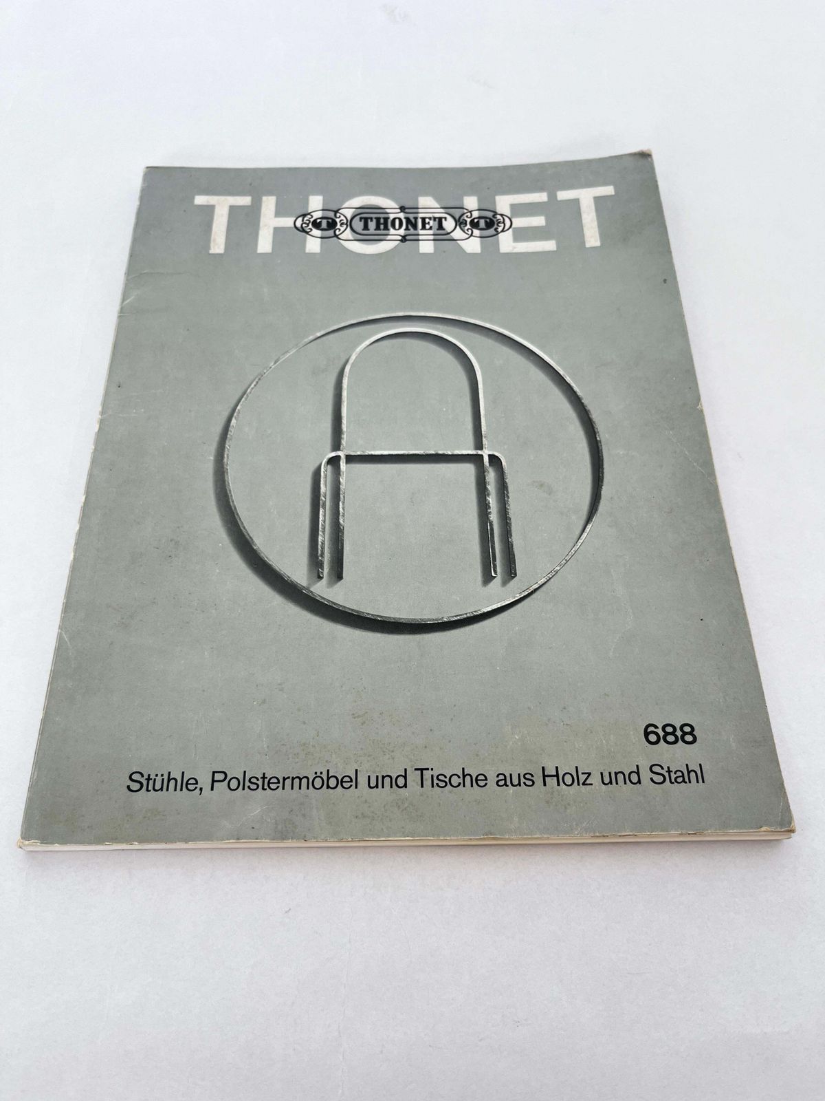 Catalogue Thonet 688: Stühle, Polstermöbel Und Tische Aus Holz Und Stahl photo for sale