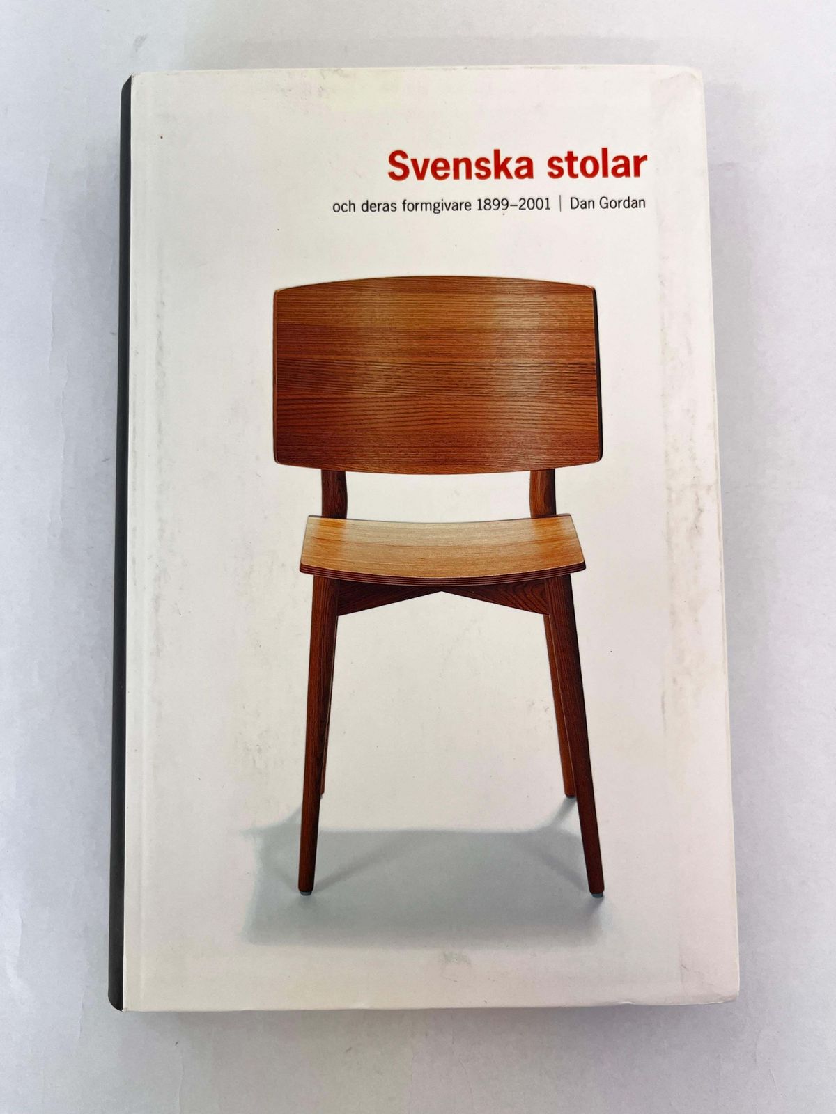 Svenska Stolar Och Deras Formgivare 1899 2001 door Dan Gordan photo for sale
