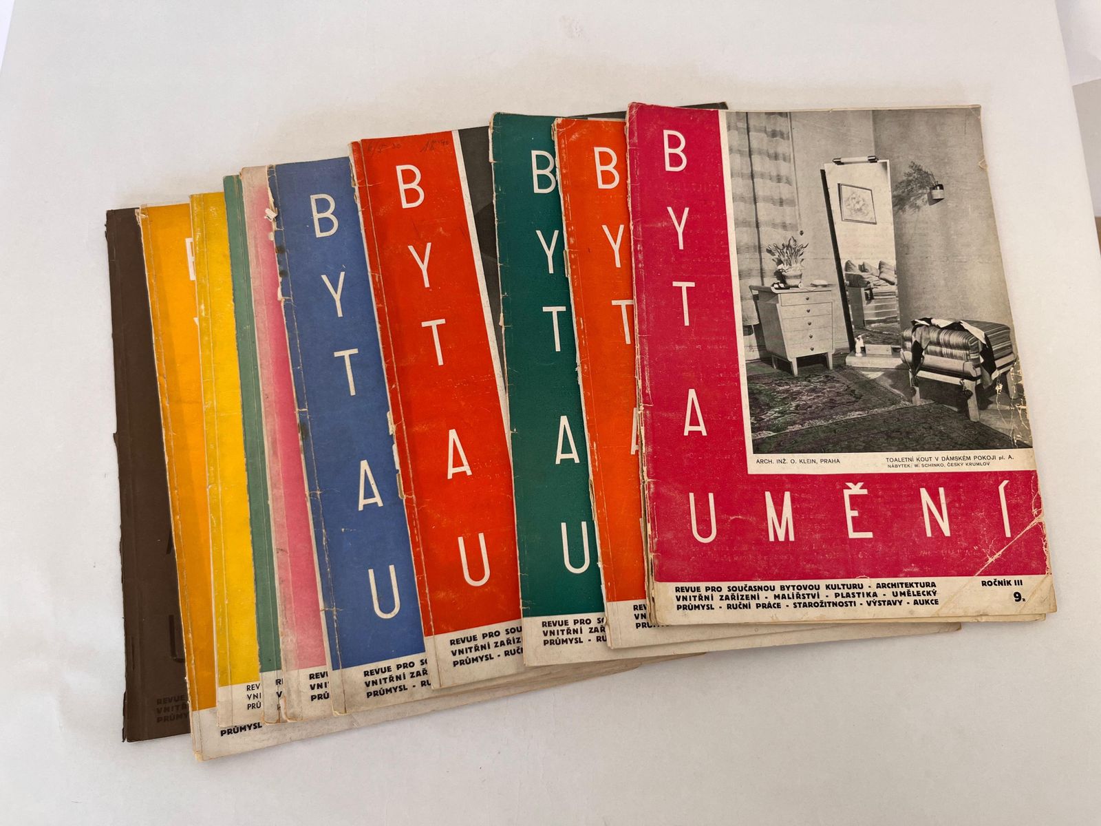 Uiterst zeldzame set tijdschriften Byt A Umeni 1930s / Avantgarde photo for sale
