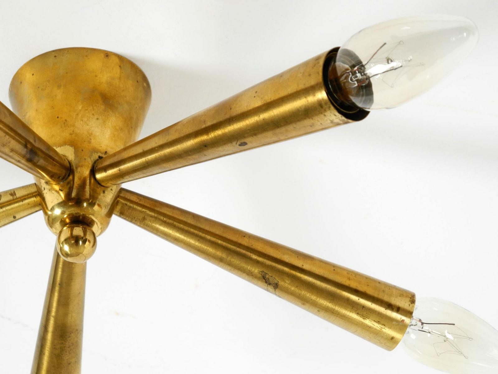 photo furniture Kleine mid-century modern messing Sputnik plafondlamp met vijf armen