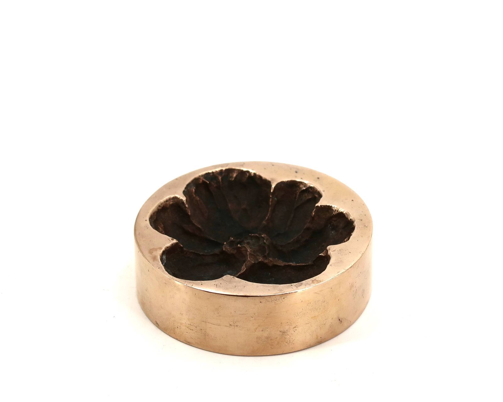 Cendrier en bronze par Monique Gerber, empreinte florale, années 1970 photo furniture
