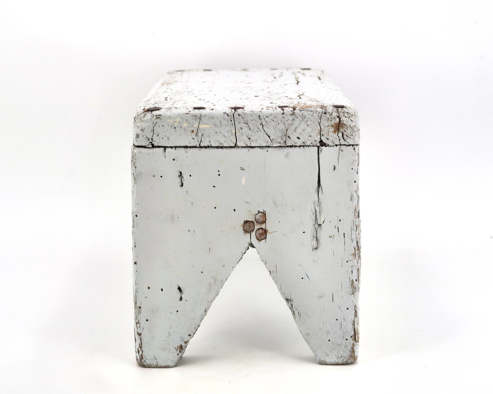 Petit banc gris ou marchepied en bois, années 1950. photo 92.0
