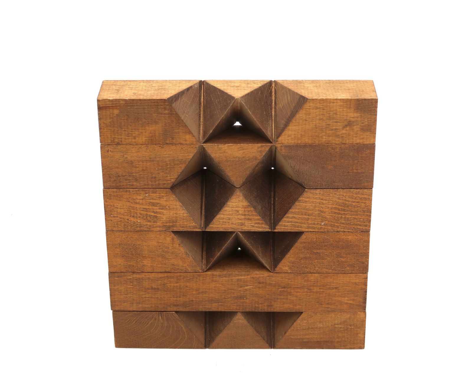 Minimalistisch en geometrisch houten sculptuur, jaren 1970. photo furniture