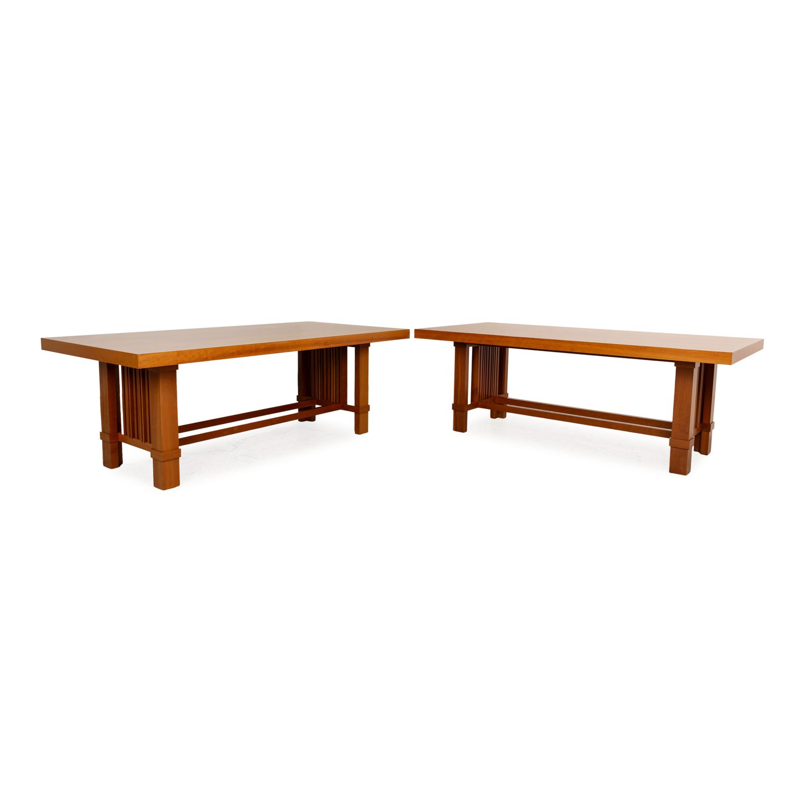 Ensemble de tables Cassina Taliesin en bois de cerisier brun, par Frank Lloyd Wright