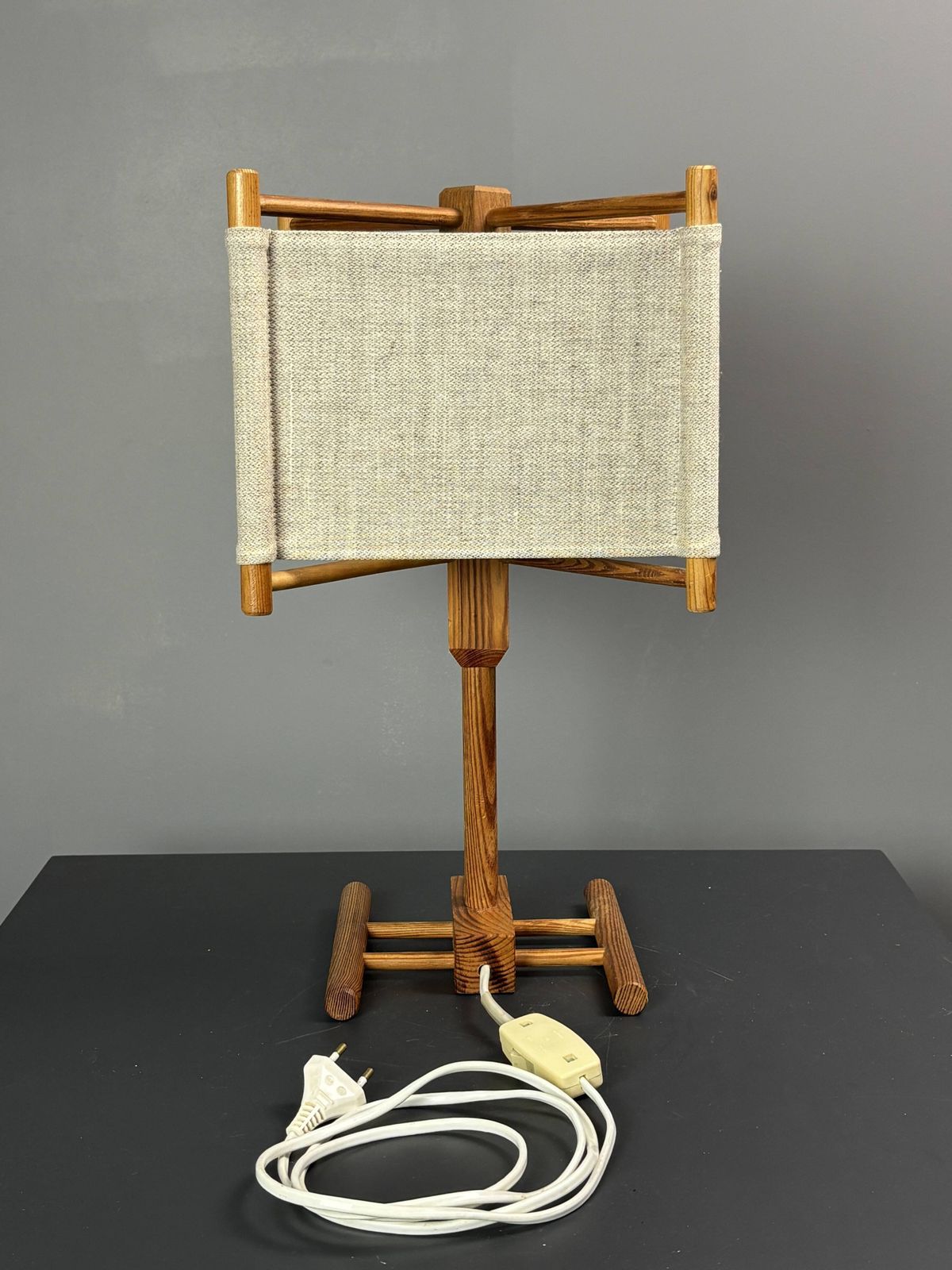 photo vinterior Lampe de table scandinave mid-century en pin, abat-jour carré en tissu, années 1970