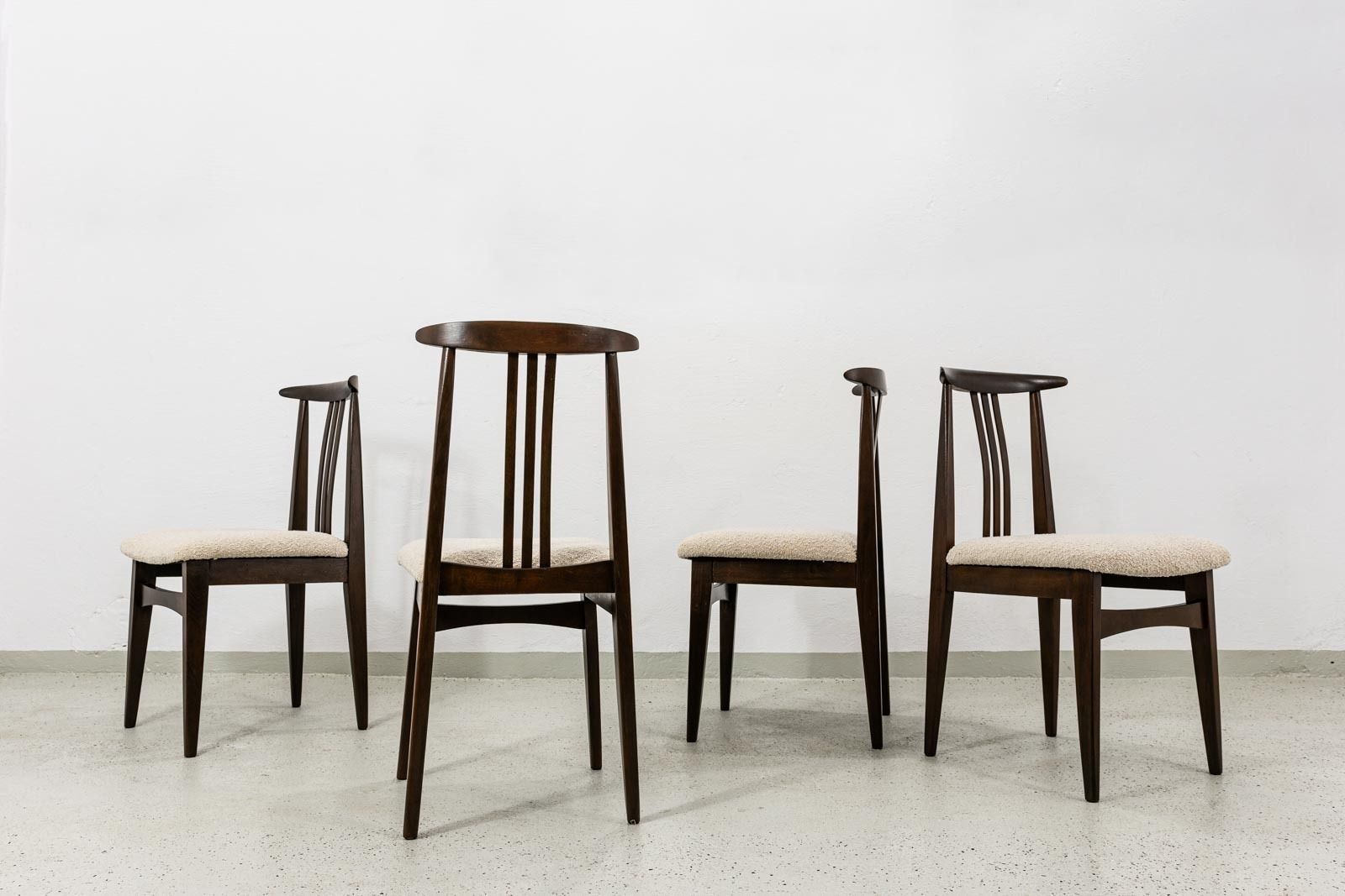 Vintage eetkamerstoelen ontworpen door M. Zieliński, jaren 1960, set van 4 photo Meubels