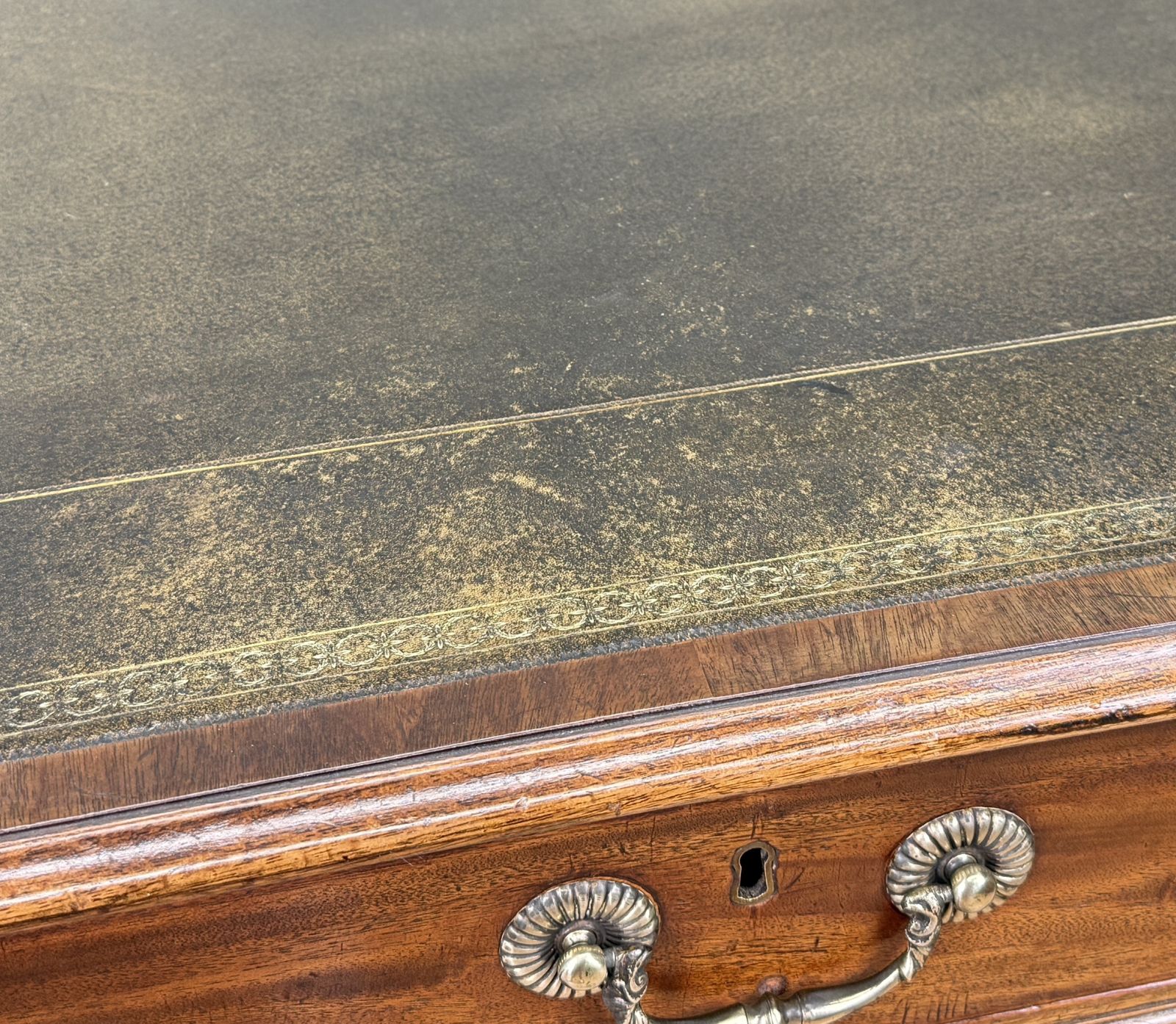photo vinterior 18e-eeuws Georgisch Mahonie Pedestal Partners Bureau, Chippendale Periode (Engeland, ca. 1770)
