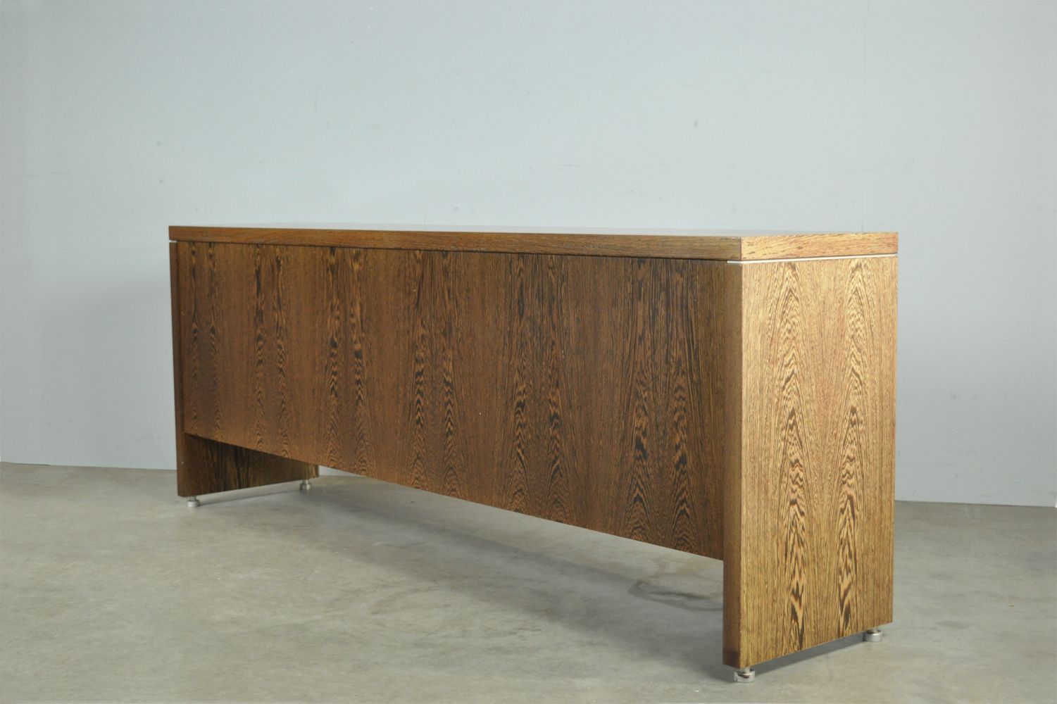 photo furniture Dutch Design Vintage Modern Wengé Dressoir, jaren 1980