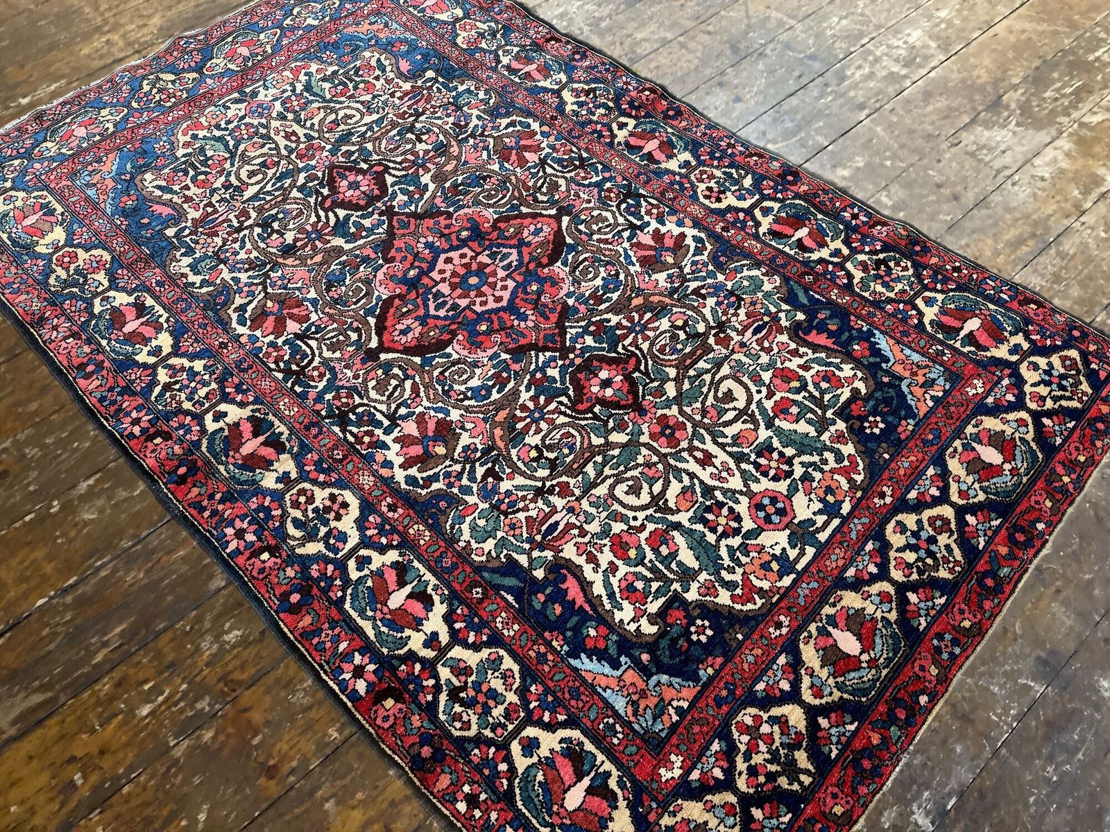 Antiek Bakhtiar tapijt 2,13 m x 1,36 m photo vinterior