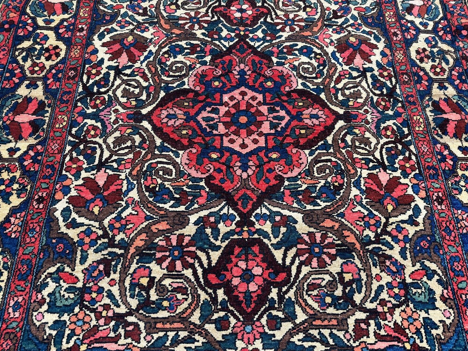 Antiek Bakhtiar tapijt 2,13 m x 1,36 m photo vintage