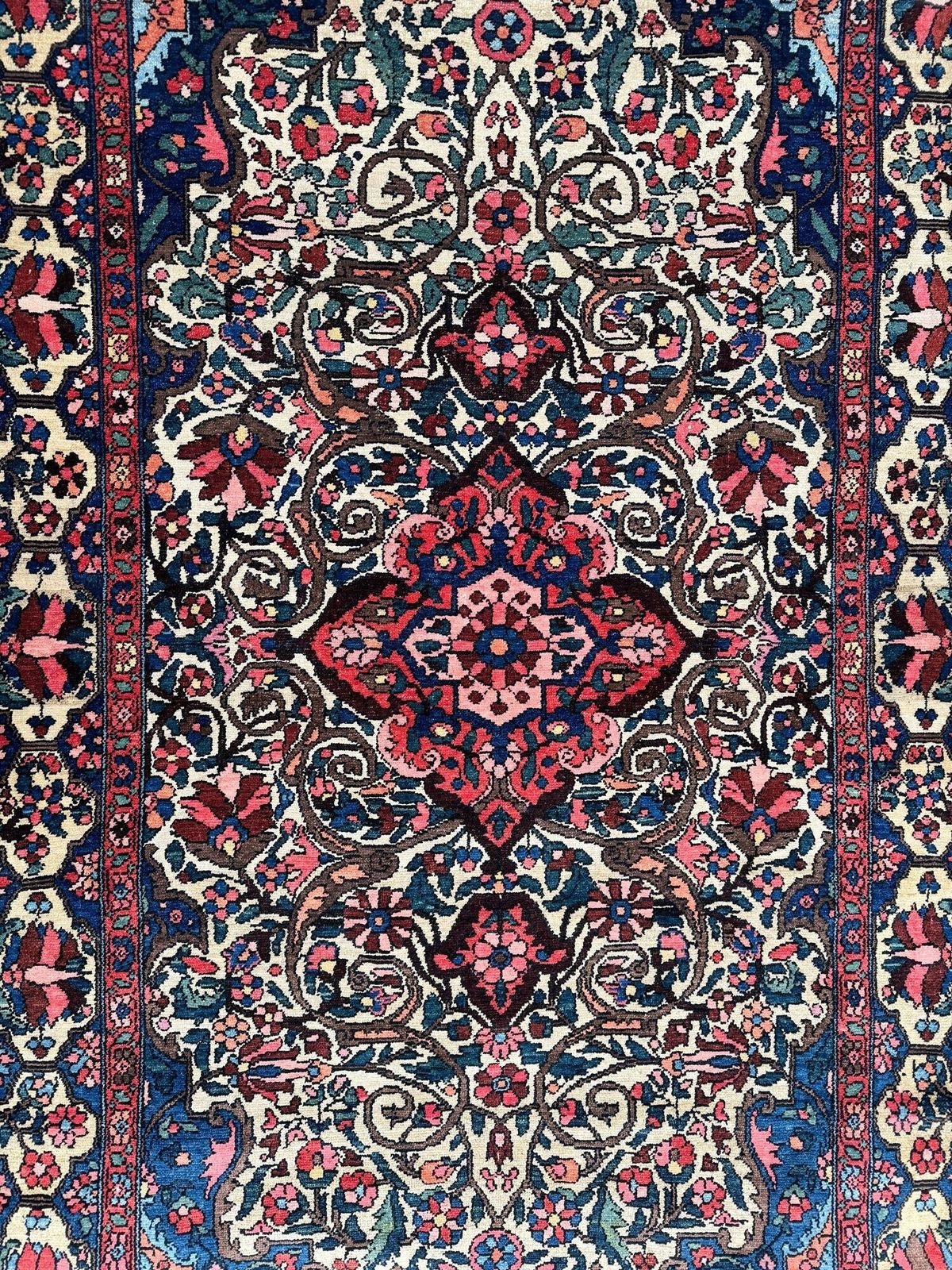 photo buy Antiek Bakhtiar tapijt 2,13 m x 1,36 m